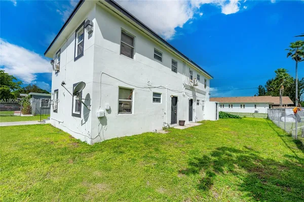 a view of house with backyard