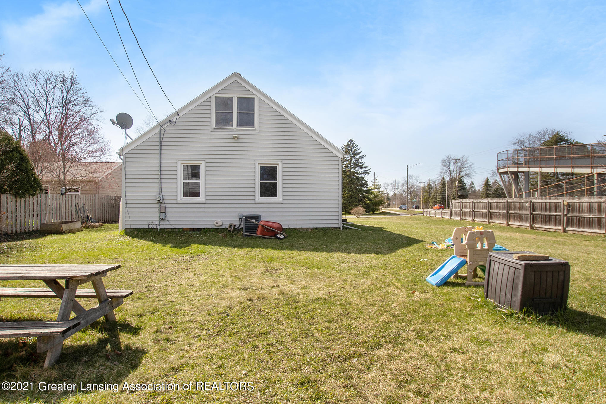 1140 Hitching Post Road East Lansing, MI 48823 - Photo 24 of 25 43