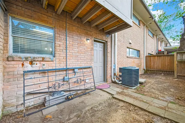 $1,500 | 1230 Shadowdale Drive, Unit 17, Houston, TX 77043