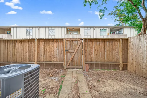 $1,500 | 1230 Shadowdale Drive, Unit 17, Houston, TX 77043