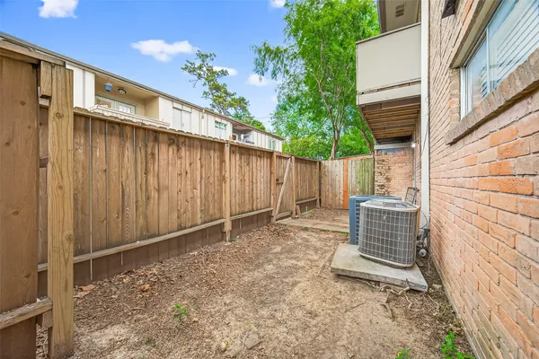 $1,500 | 1230 Shadowdale Drive, Unit 17, Houston, TX 77043