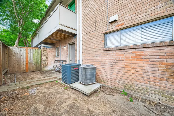 $1,500 | 1230 Shadowdale Drive, Unit 17, Houston, TX 77043