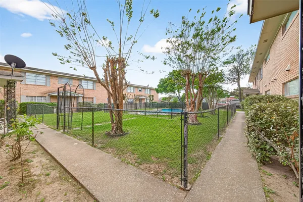 $1,500 | 1230 Shadowdale Drive, Unit 17, Houston, TX 77043