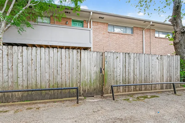 $1,500 | 1230 Shadowdale Drive, Unit 17, Houston, TX 77043