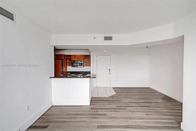 $2,550 | 2775 Northeast 187th Street, Unit 202, Aventura, FL 33180