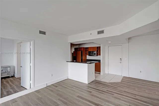 $2,550 | 2775 Northeast 187th Street, Unit 202, Aventura, FL 33180