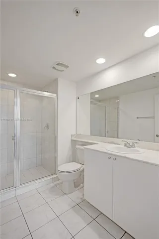 $2,550 | 2775 Northeast 187th Street, Unit 202, Aventura, FL 33180