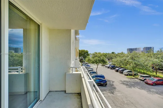 $2,550 | 2775 Northeast 187th Street, Unit 202, Aventura, FL 33180