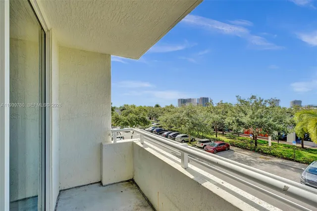 $2,550 | 2775 Northeast 187th Street, Unit 202, Aventura, FL 33180