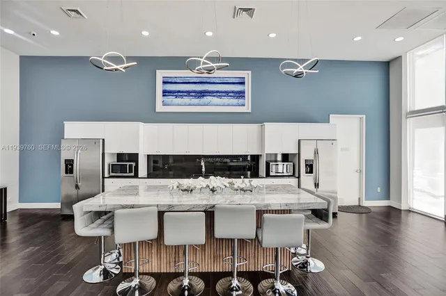 $2,550 | 2775 Northeast 187th Street, Unit 202, Aventura, FL 33180