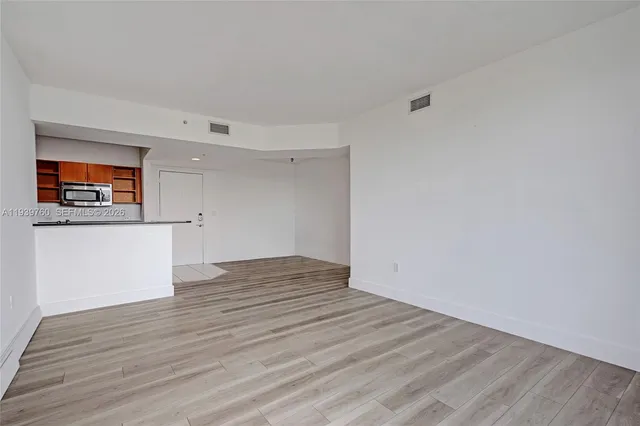 $2,550 | 2775 Northeast 187th Street, Unit 202, Aventura, FL 33180