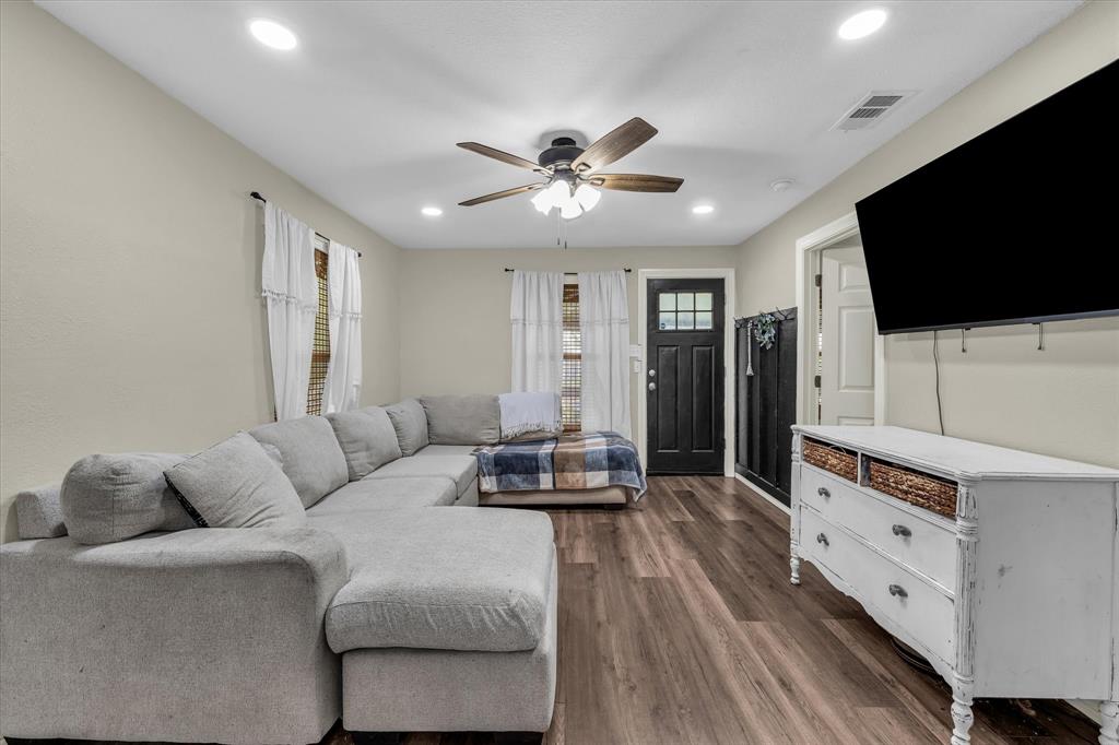 102 Goodwin Lane Moody, TX 76557 - Photo 4 of 32