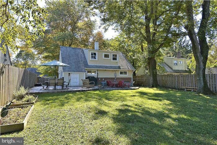 711 Justin Way Silver Spring, MD 20901 - Photo 17 of 22 a view of a house with swimming pool and sitting area