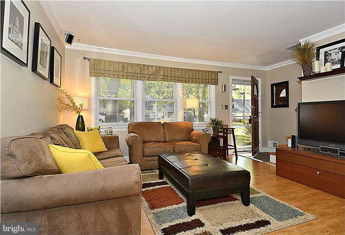 711 Justin Way Silver Spring, MD 20901 - Photo 7 of 22 a living room with furniture and a flat screen tv