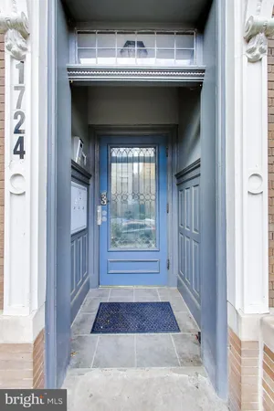 a view of entryway with a rug