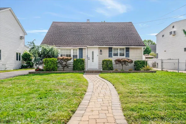 $740,000 | 99 West Cortland Avenue, Oceanside, NY 11572