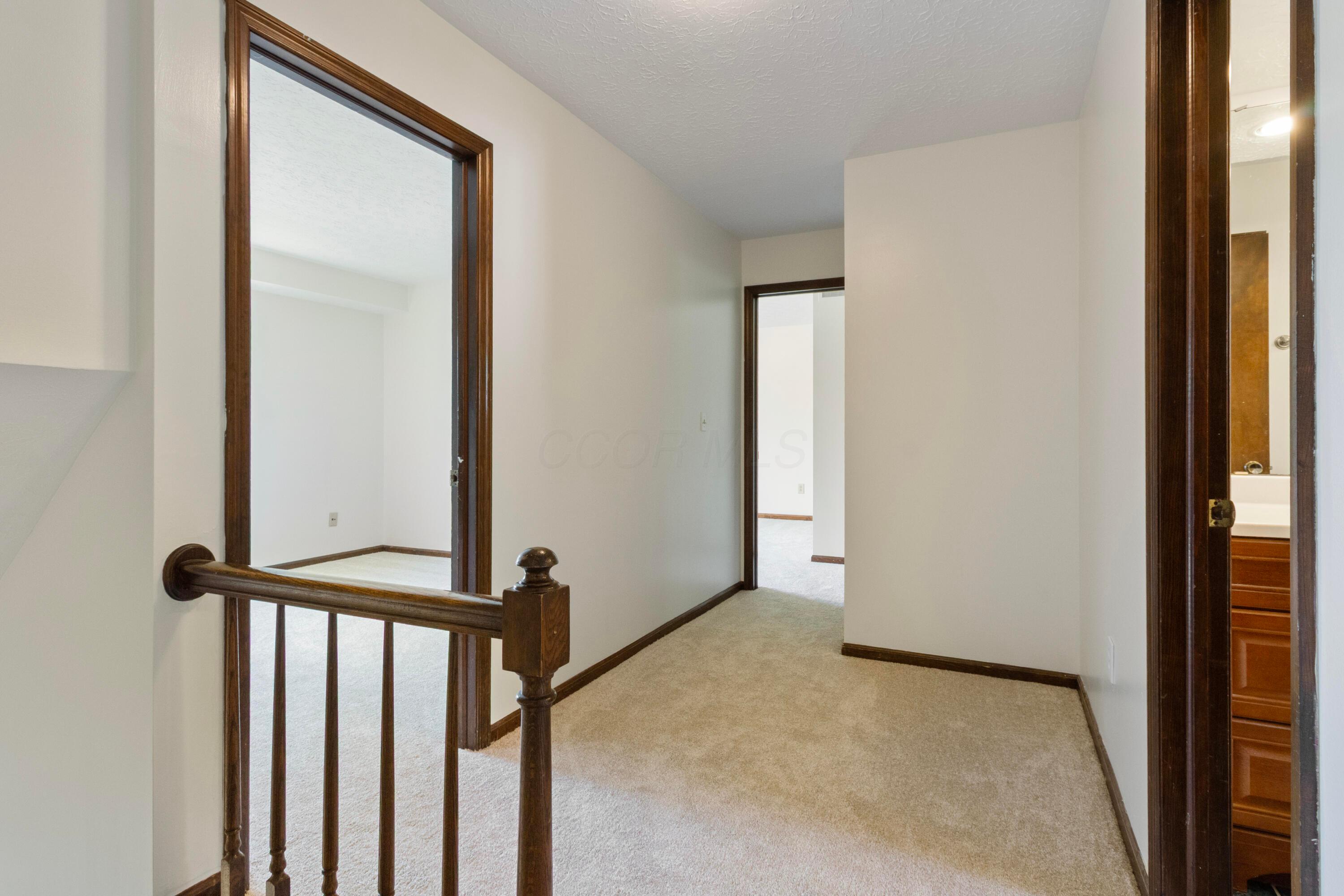 2128 Stowbridge Road Dublin, OH 43016 - Photo 34 of 81 Hall with reading nook