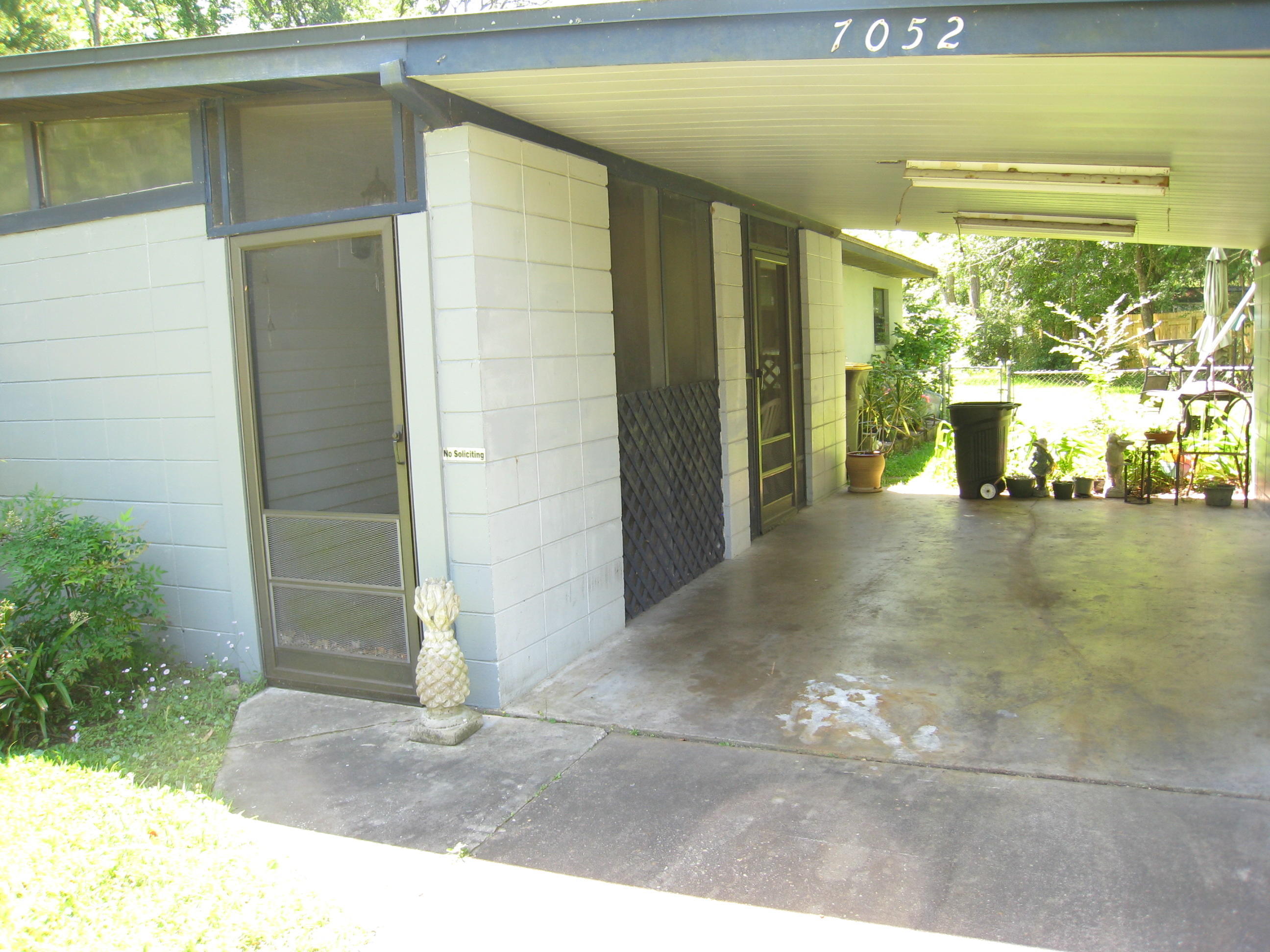 7052 Clovis Road Jacksonville, FL 32205 - Photo 7 of 34 a view of entrance gate of a building