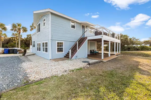a view of a house with a backyard