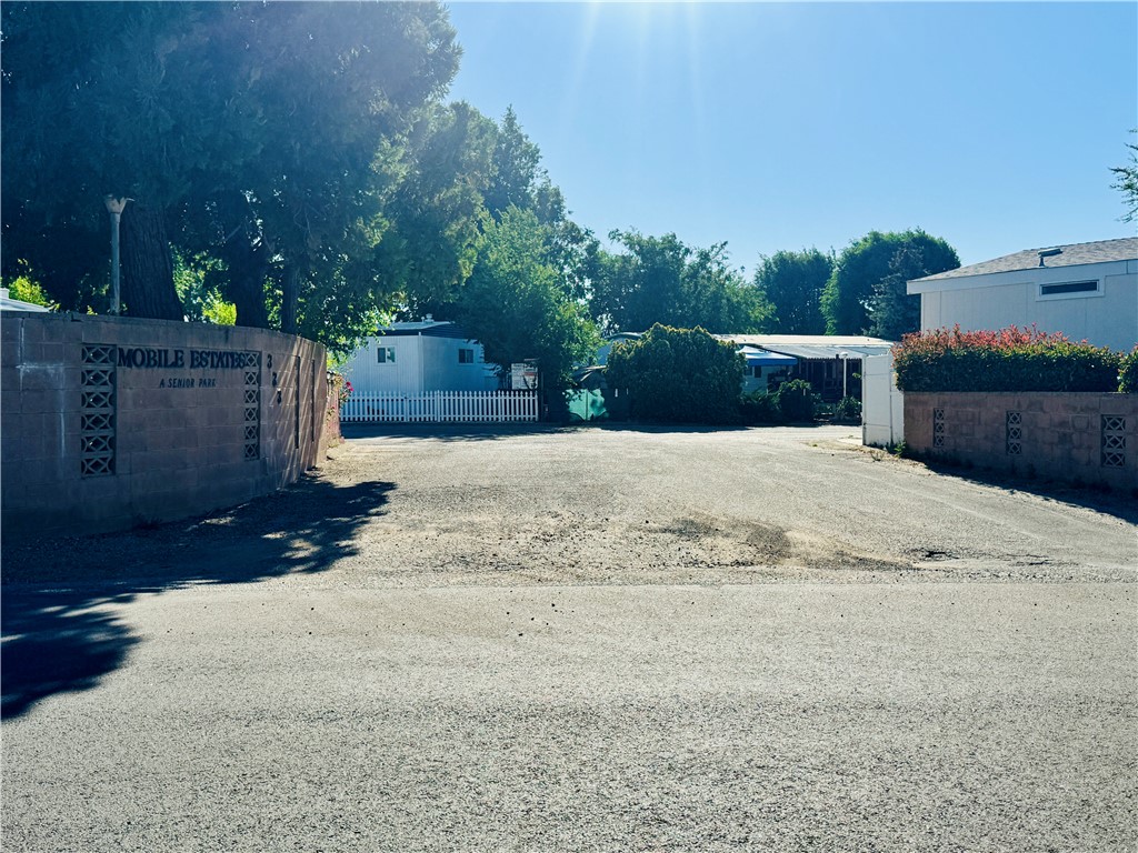 333 Dennison Road, Unit 6 Tehachapi, CA 93561 - Photo 26 of 27 Park entrance