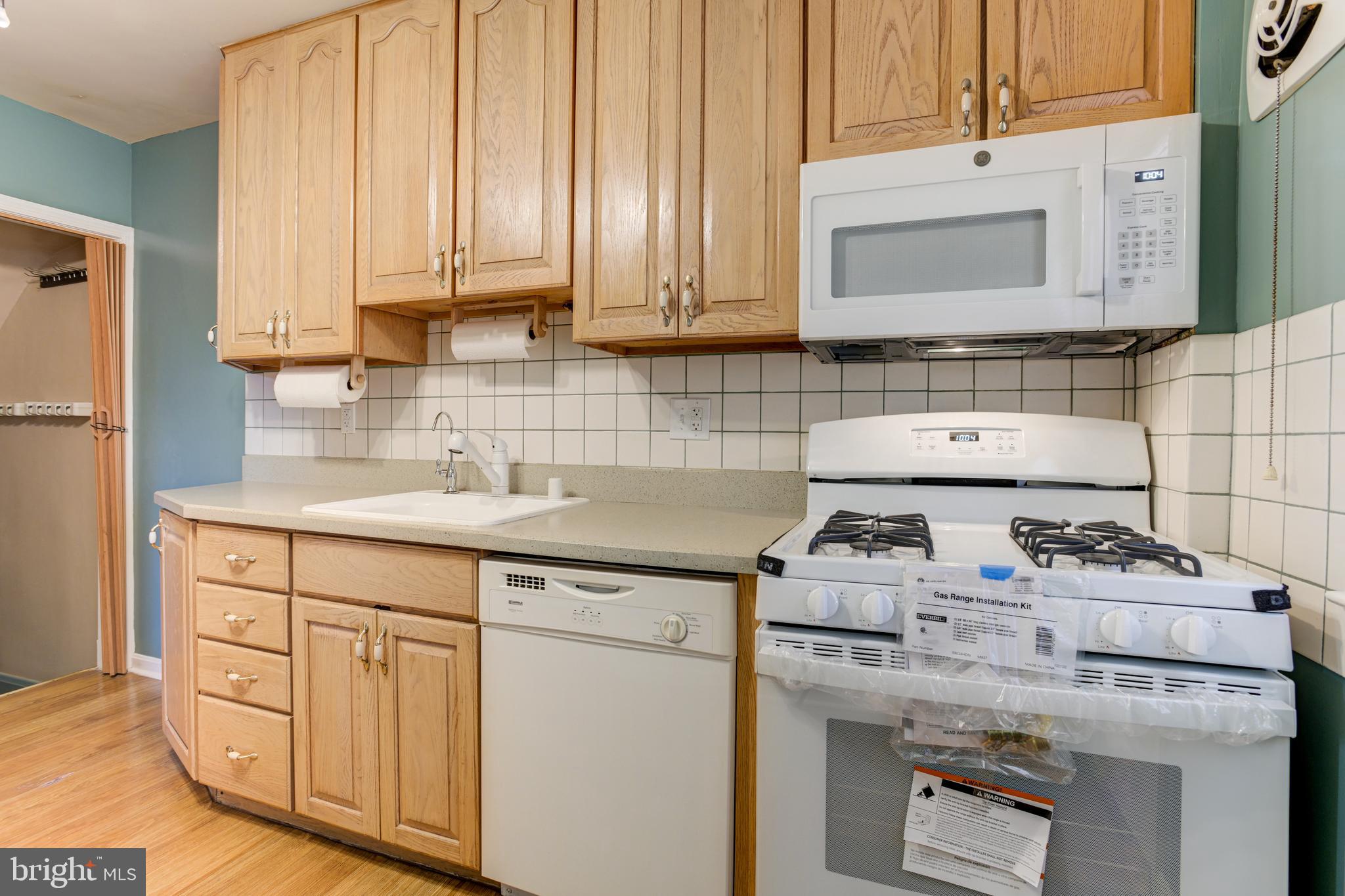8615 Oak Road Parkville, MD 21234 - Photo 11 of 31 KITCHEN