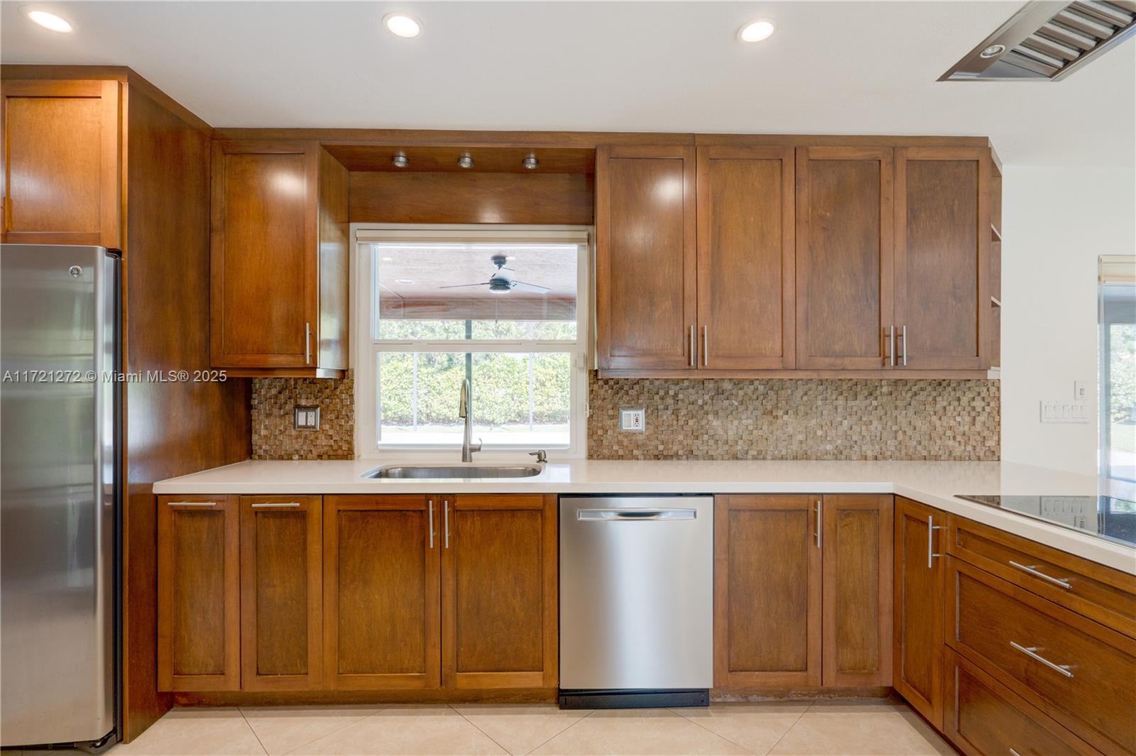 9641 Southwest 94th Street Miami, FL 33176 - Photo 12 of 60