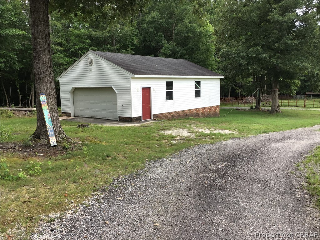 9924 Squirrel Run Road Gloucester, VA 23061 - Photo 7 of 37 Garage with a yard