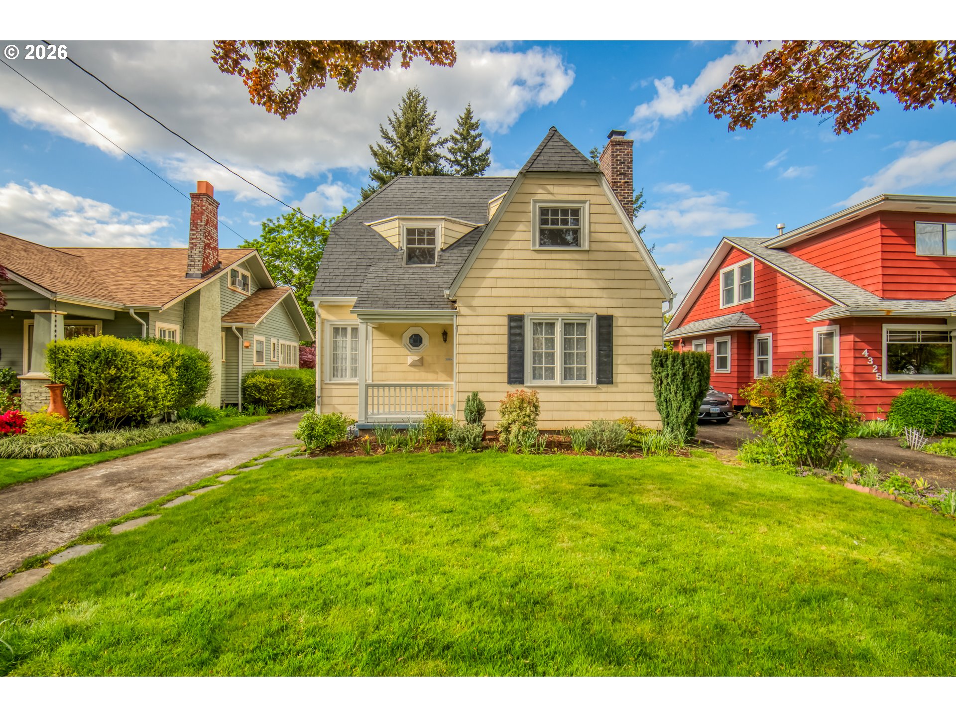 4315 Northeast Laurelhurst Place Portland, OR 97213 - Photo 1 of 36