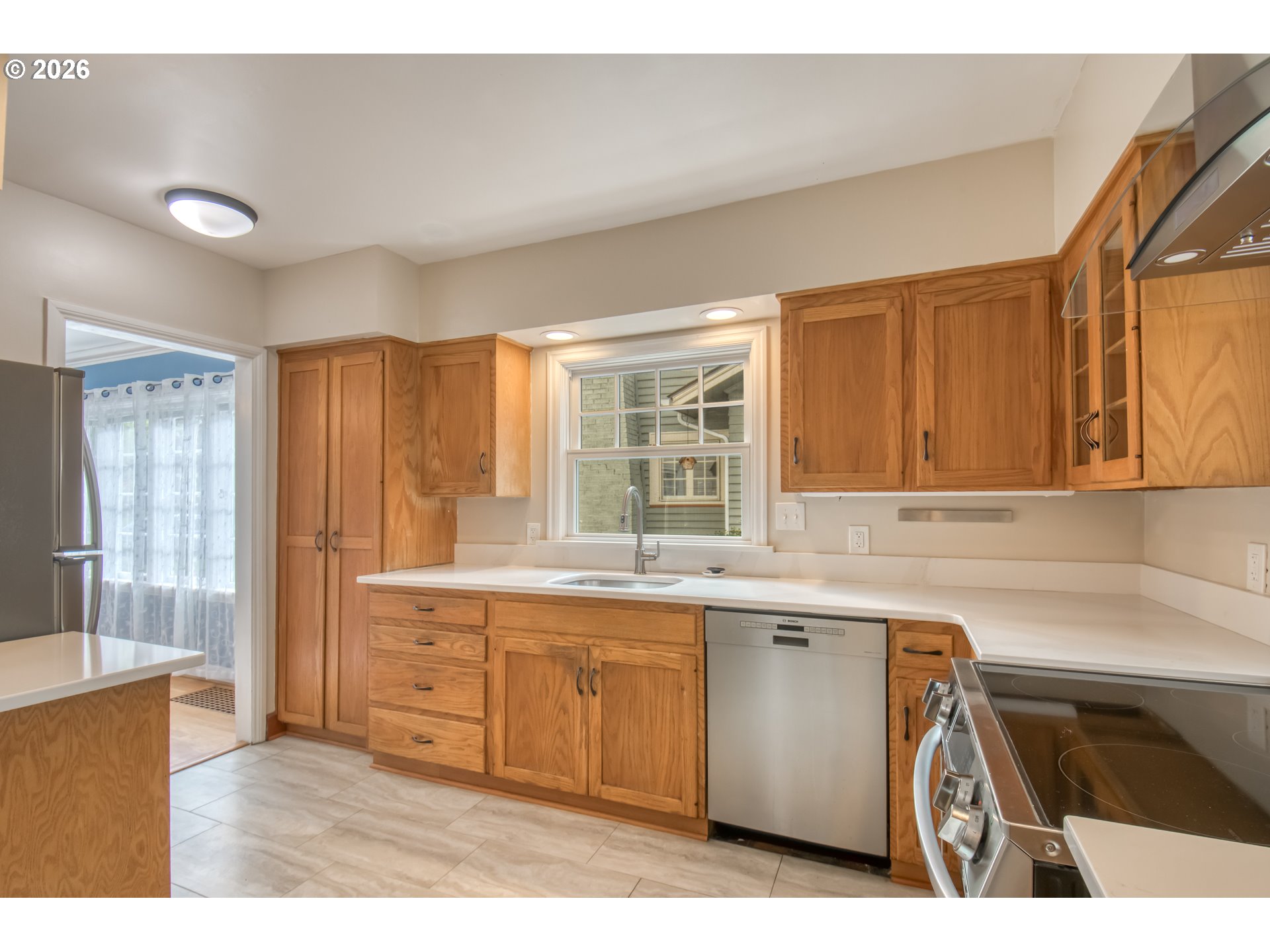 4315 Northeast Laurelhurst Place Portland, OR 97213 - Photo 11 of 36