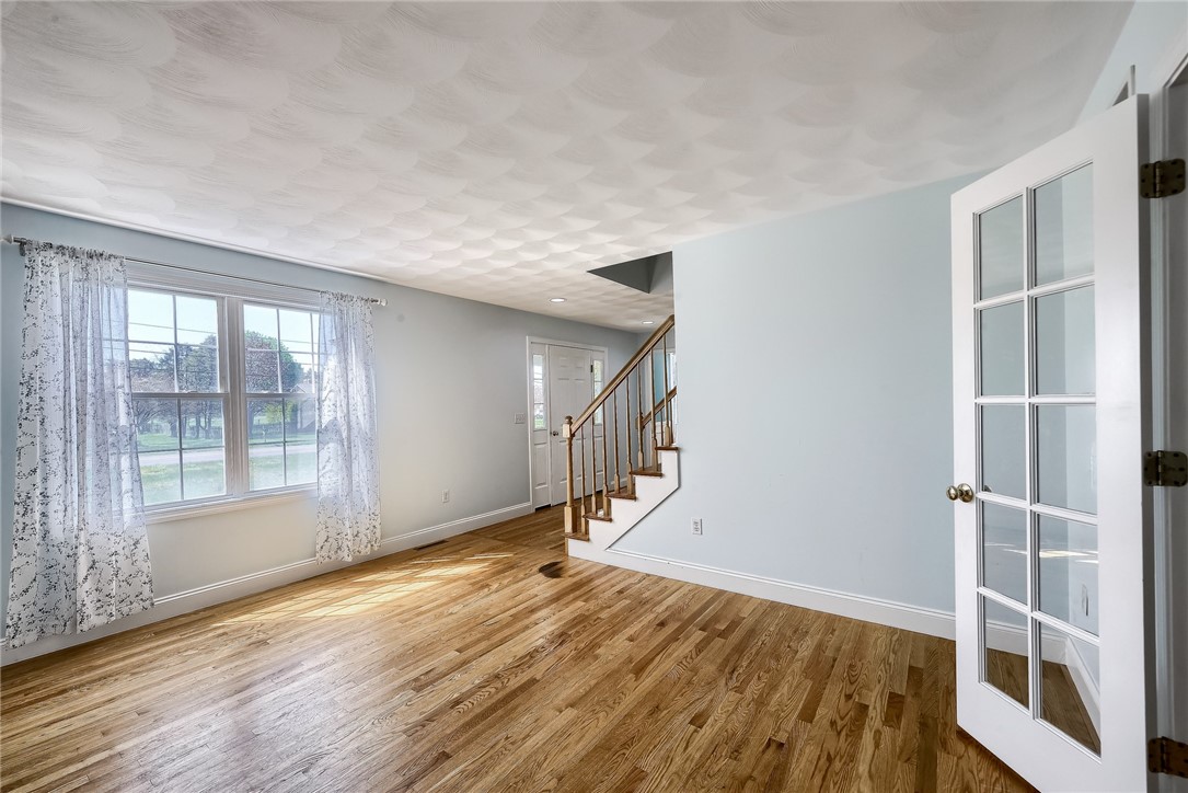 499 Indian Corner Road North Kingstown, RI 02874 - Photo 4 of 38 Gallery Image 4