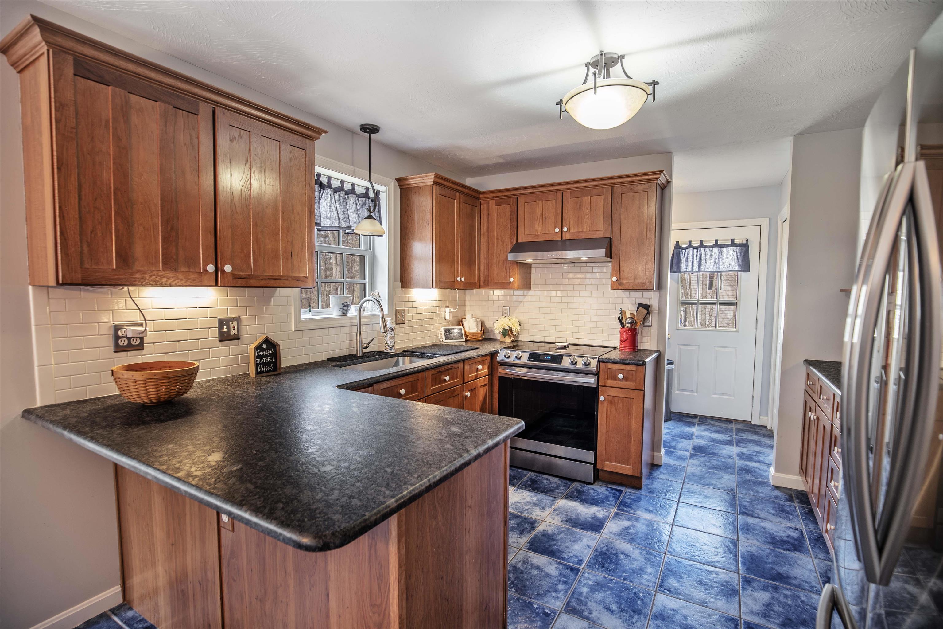 59 Juniper Drive Goffstown, NH 03045 - Photo 13 of 39