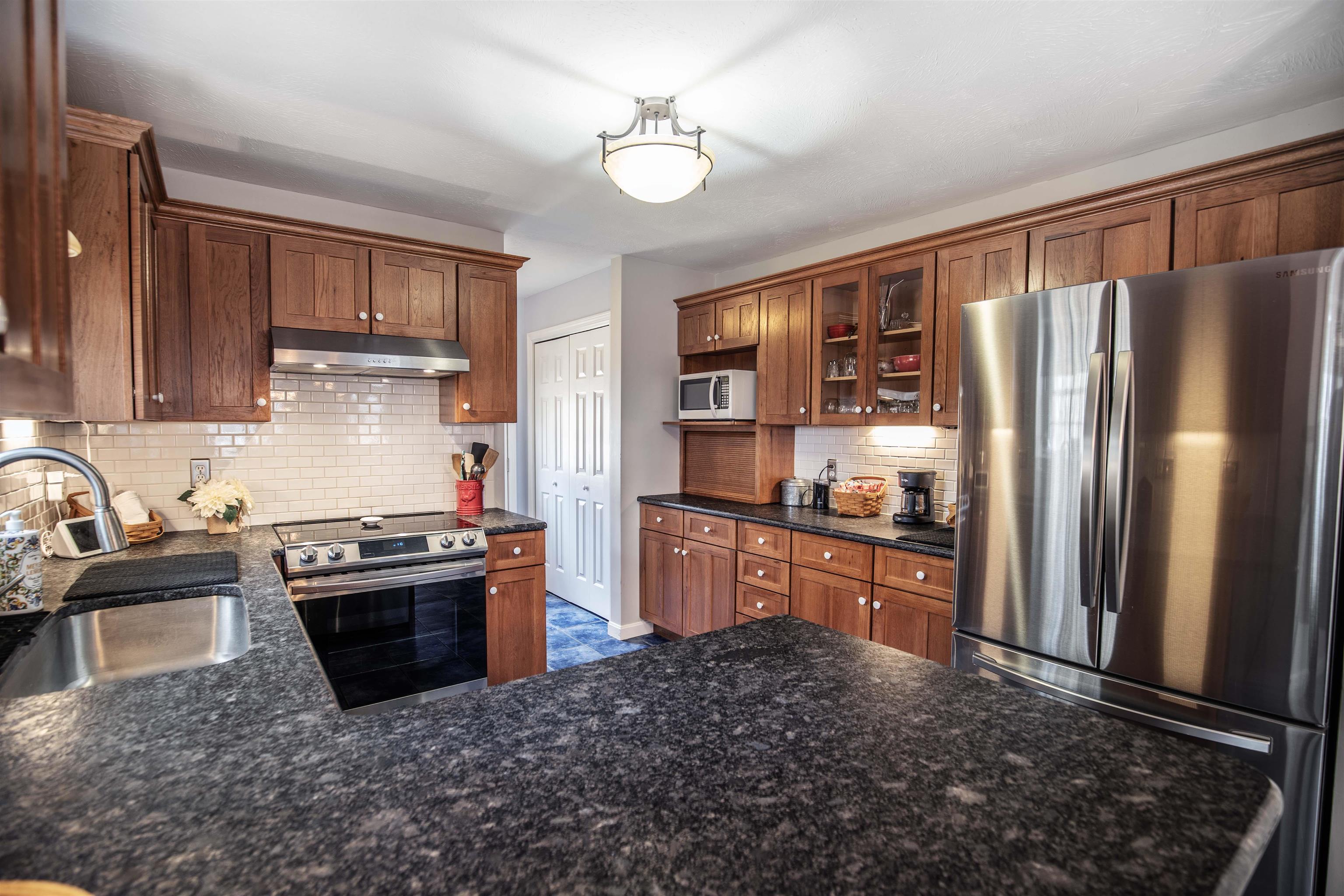 59 Juniper Drive Goffstown, NH 03045 - Photo 24 of 39