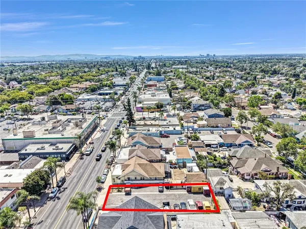 $439,900 | 606 South Main Street, Santa Ana, CA 92701