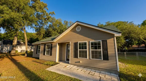 $1,900 | 43 Southern Magnolia Drive, Beaufort, SC 29907