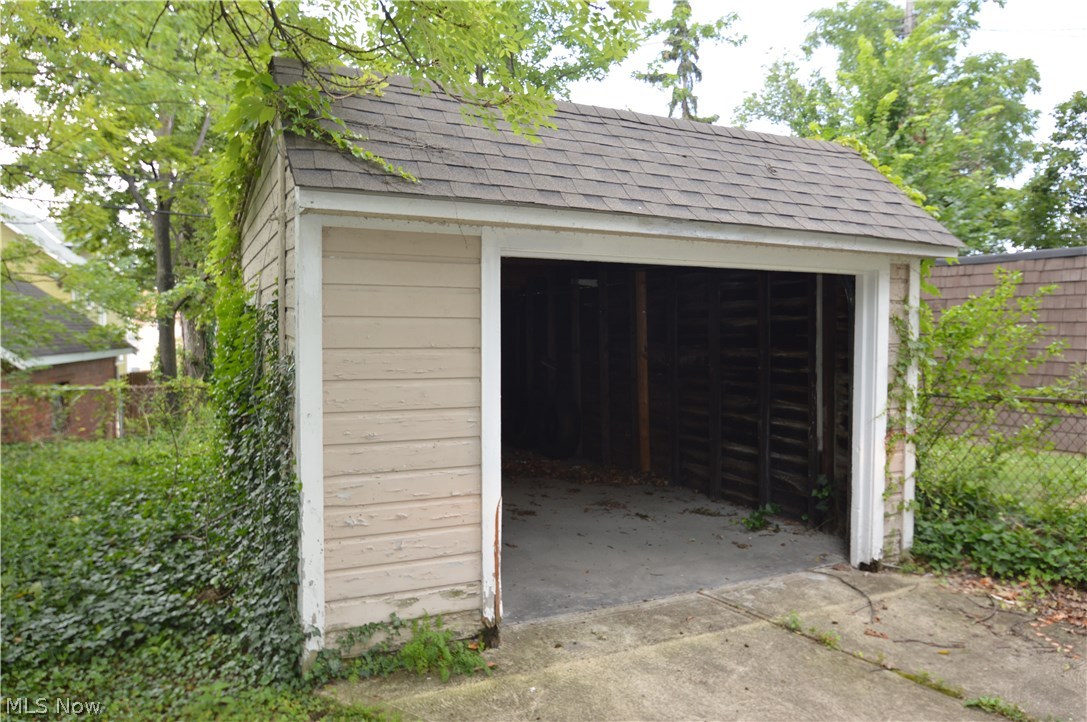 3811 Woodridge Road Cleveland Heights, OH 44121 - Photo 15 of 16 Single car garage with newer roof!