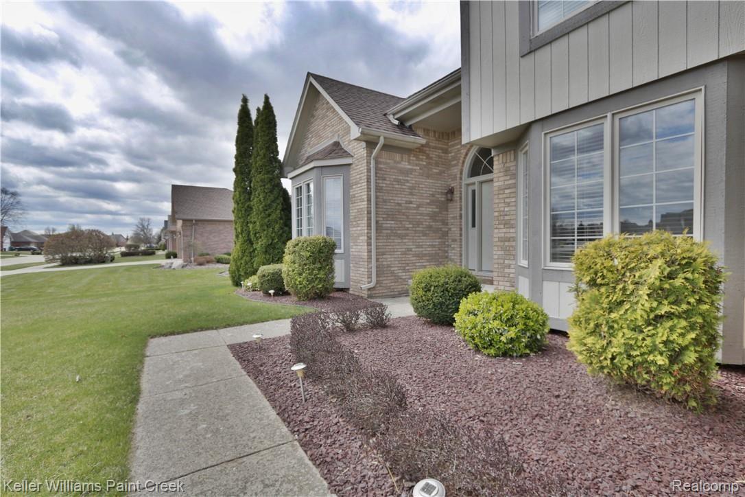48093 Sandy Ridge Drive Macomb, MI 48044 - Photo 5 of 32 front 5.jpg