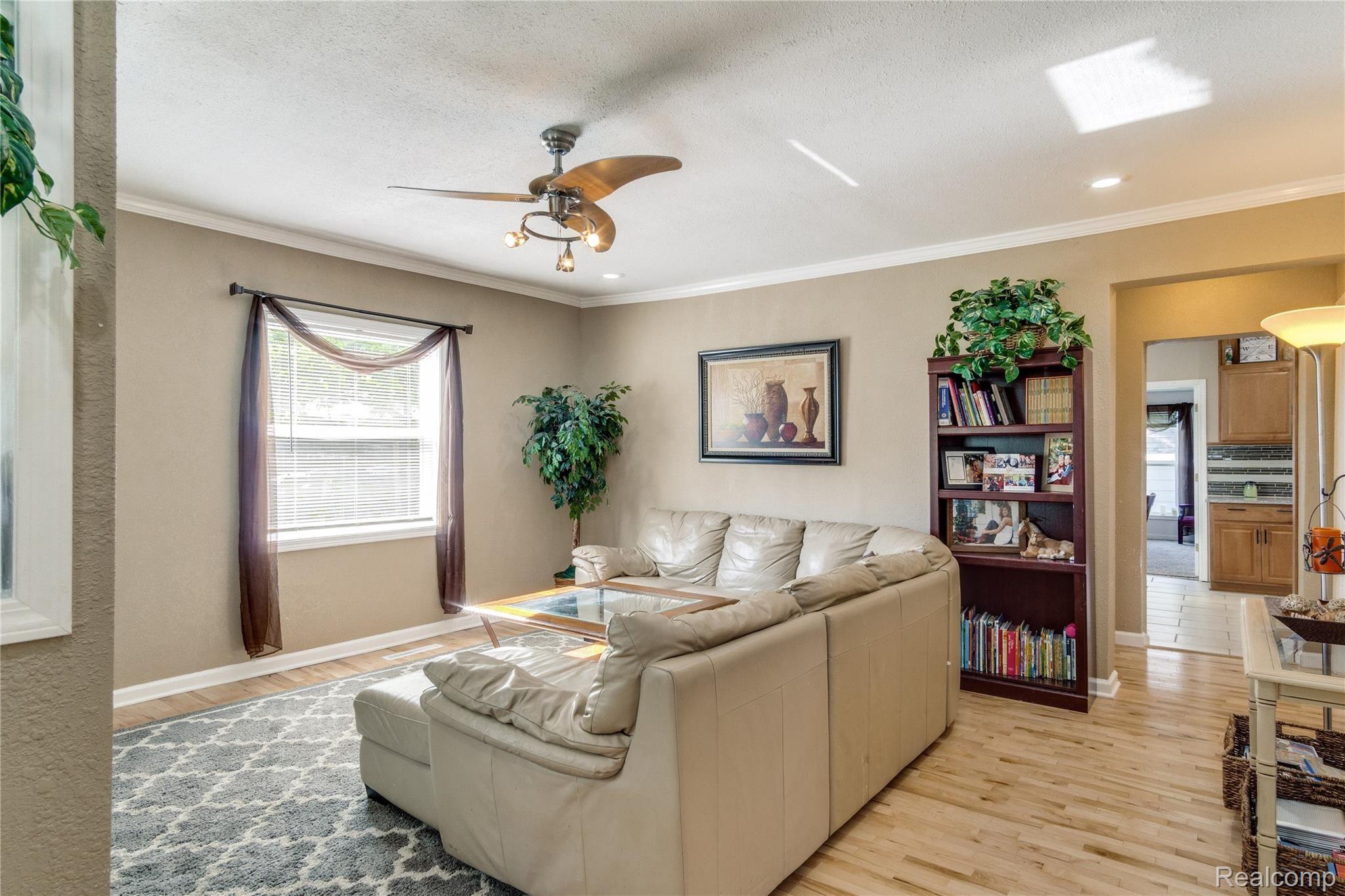 417 3rd Street Fenton, MI 48430 - Photo 11 of 37 Interiors (1 of 29).jpg
