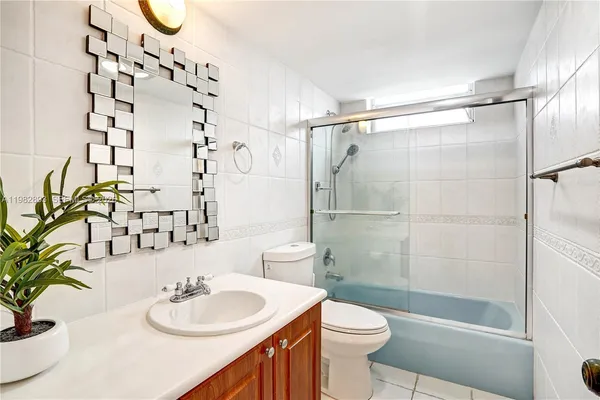 $2,200 | 3020 Marcos Drive, Unit S108, Aventura, FL 33160