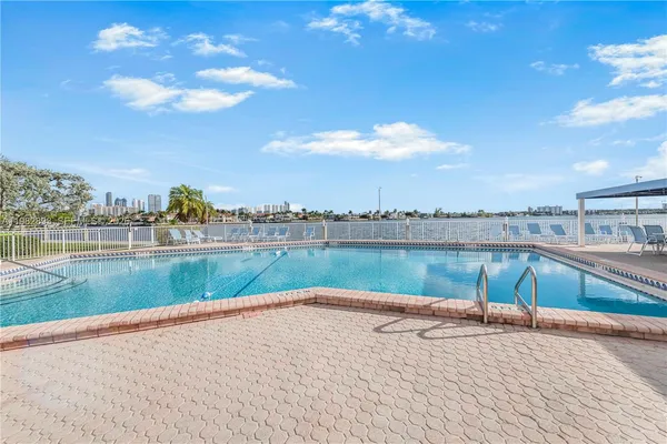 $2,200 | 3020 Marcos Drive, Unit S108, Aventura, FL 33160