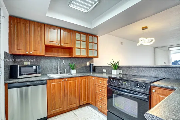 $2,200 | 3020 Marcos Drive, Unit S108, Aventura, FL 33160