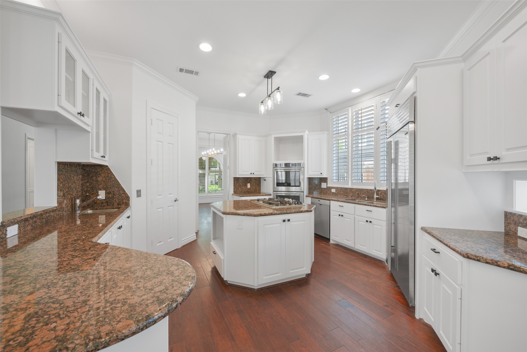3724 Wroxton Road Houston, TX 77005 - Photo 15 of 40 This kitchen has an excess of storage and prep space, including a spacious pantry.
