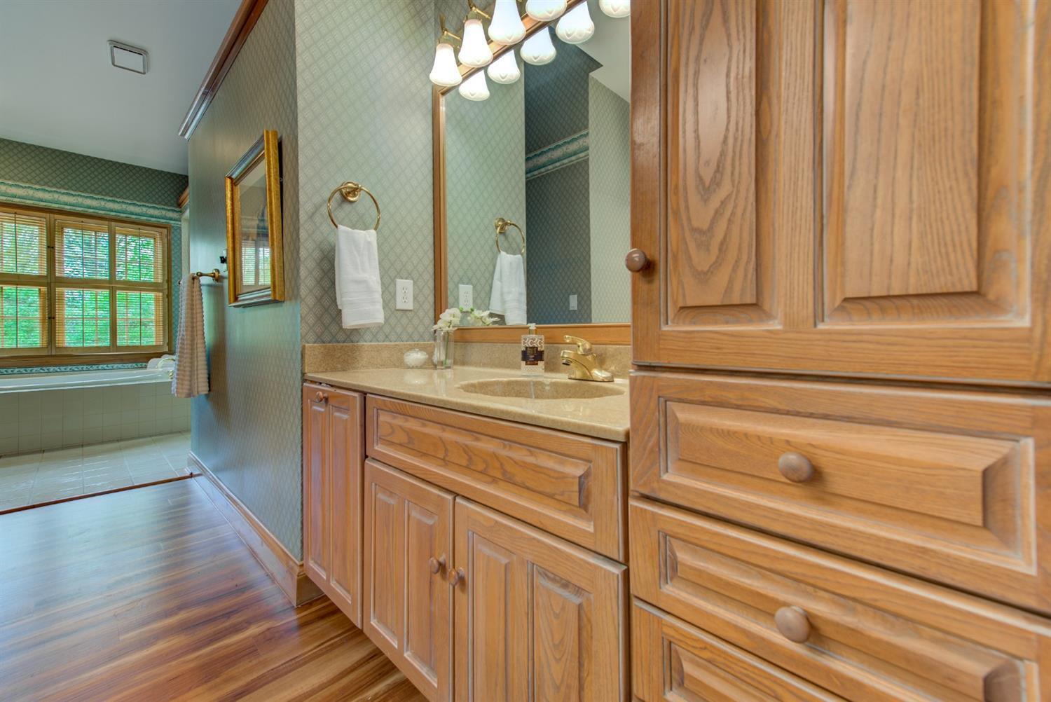 10627 Deerfield Road Montgomery, OH 45242 - Photo 12 of 34