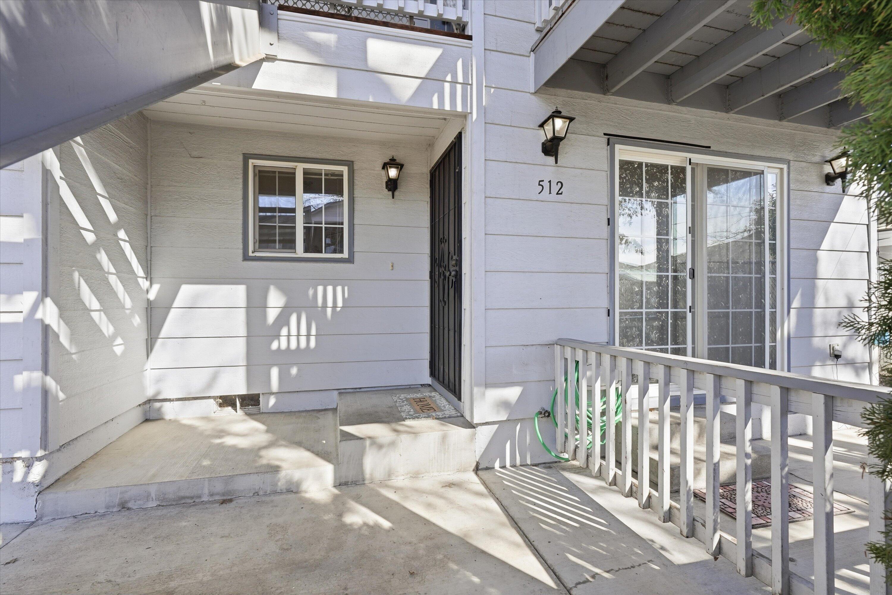 512 Village Drive Central Point, OR 97502 - Photo 3 of 23