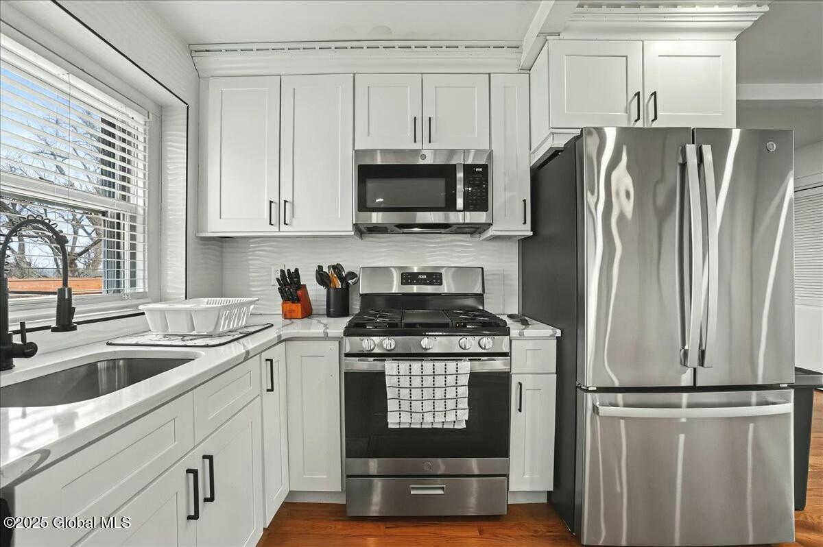 701 Vale Place Schenectady, NY 12308 - Photo 25 of 43 tempImage6bbWGd