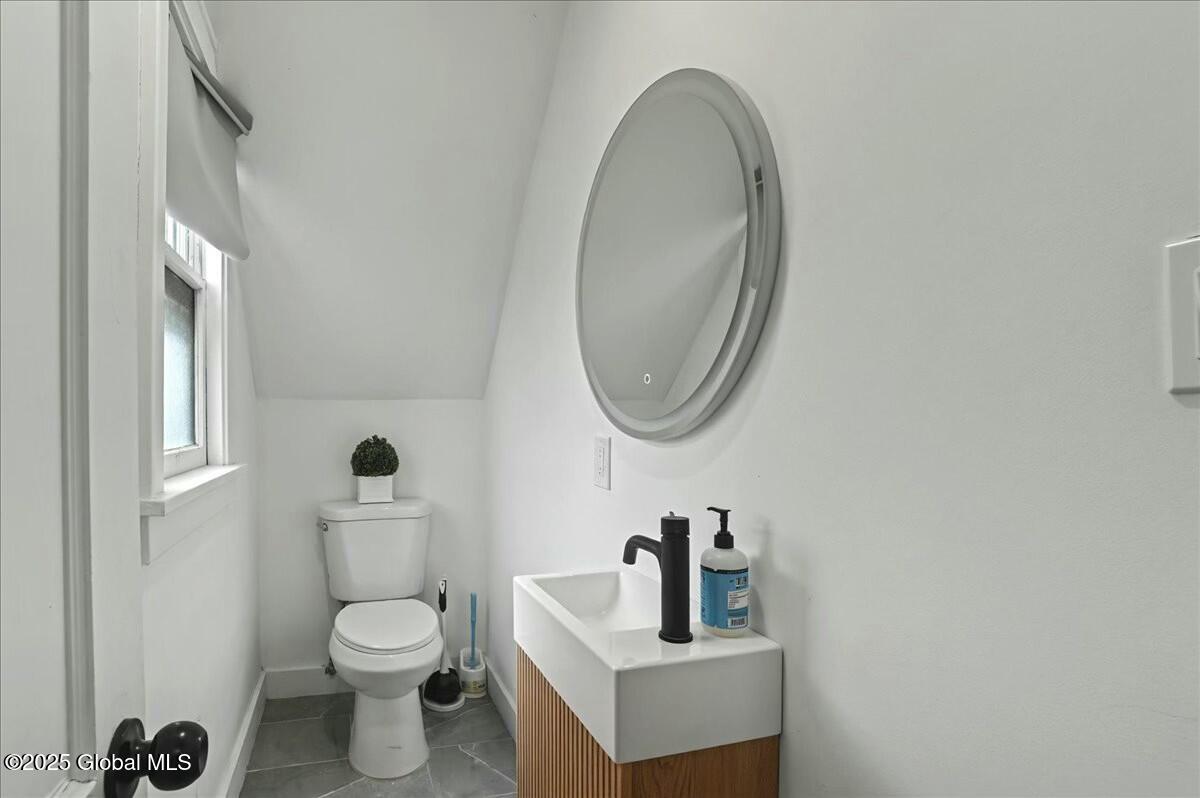 701 Vale Place Schenectady, NY 12308 - Photo 27 of 43 tempImageMBnZXA