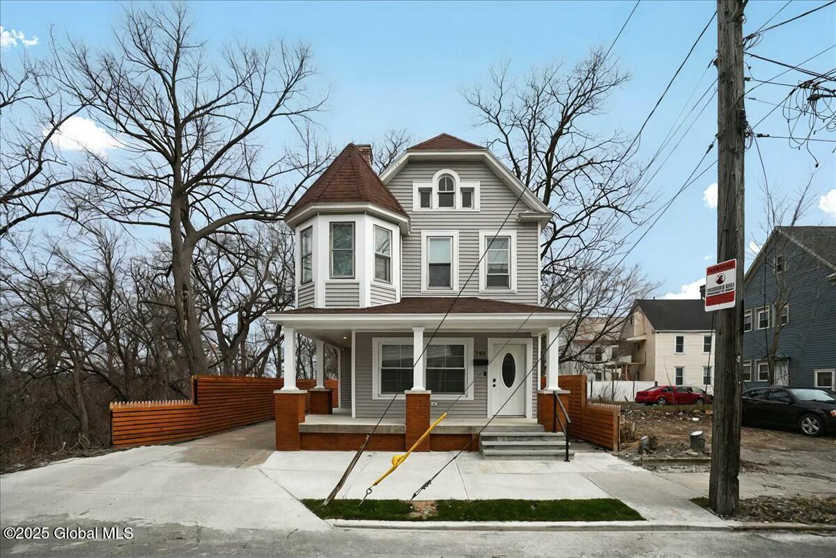 701 Vale Place Schenectady, NY 12308 - Photo 3 of 43 tempImage9UBZzo