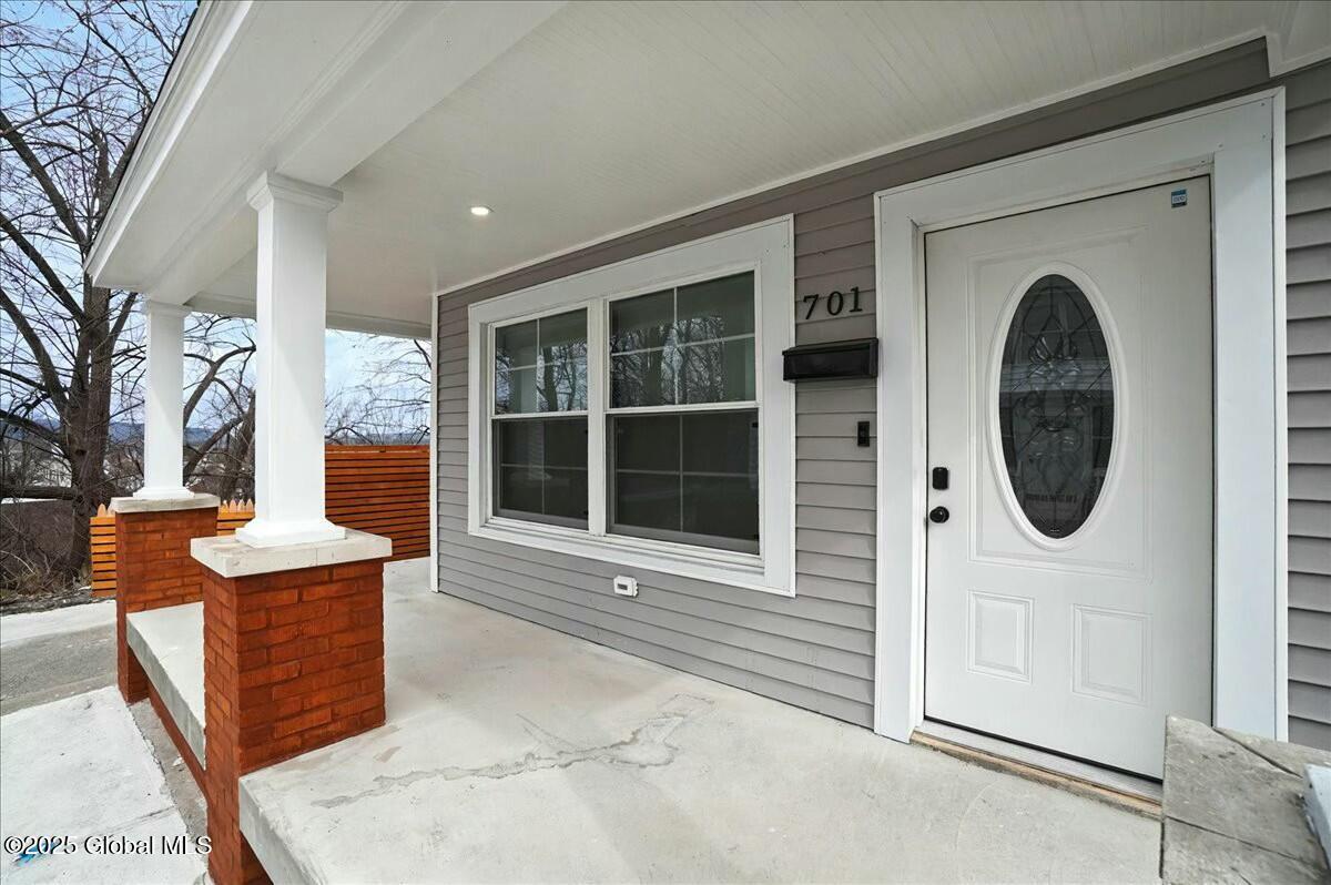 701 Vale Place Schenectady, NY 12308 - Photo 8 of 43 tempImageNBpdvz