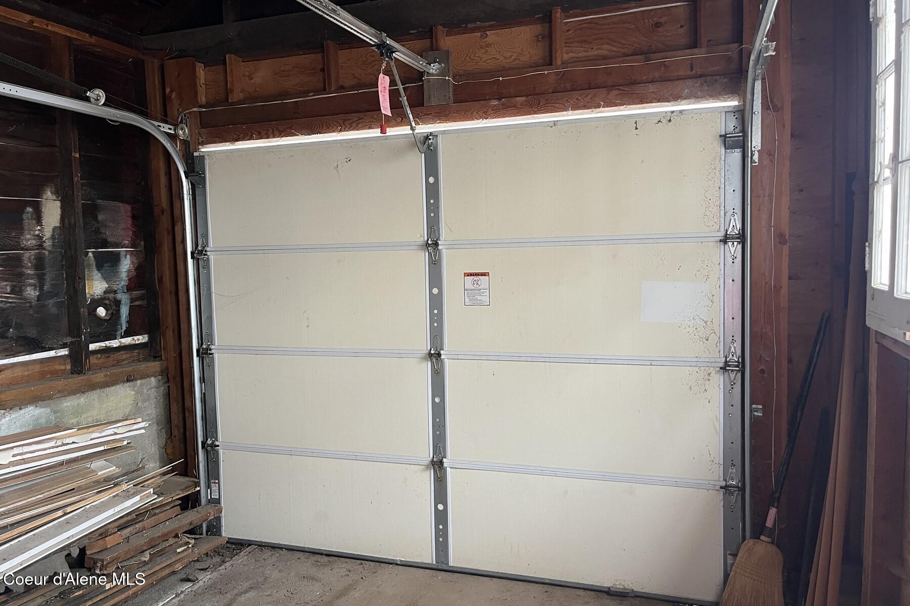 525 Big Hill Road Hope, ID 83836 - Photo 12 of 17 Garage Door