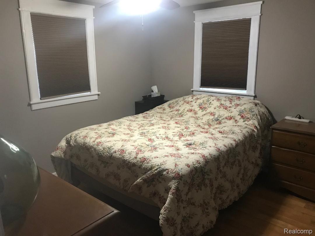 2484 Howe Road Burton, MI 48519 - Photo 18 of 20 howe bed 3.jpg
