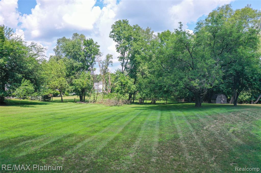 205 Jayne Road Fenton, MI 48430 - Photo 8 of 44